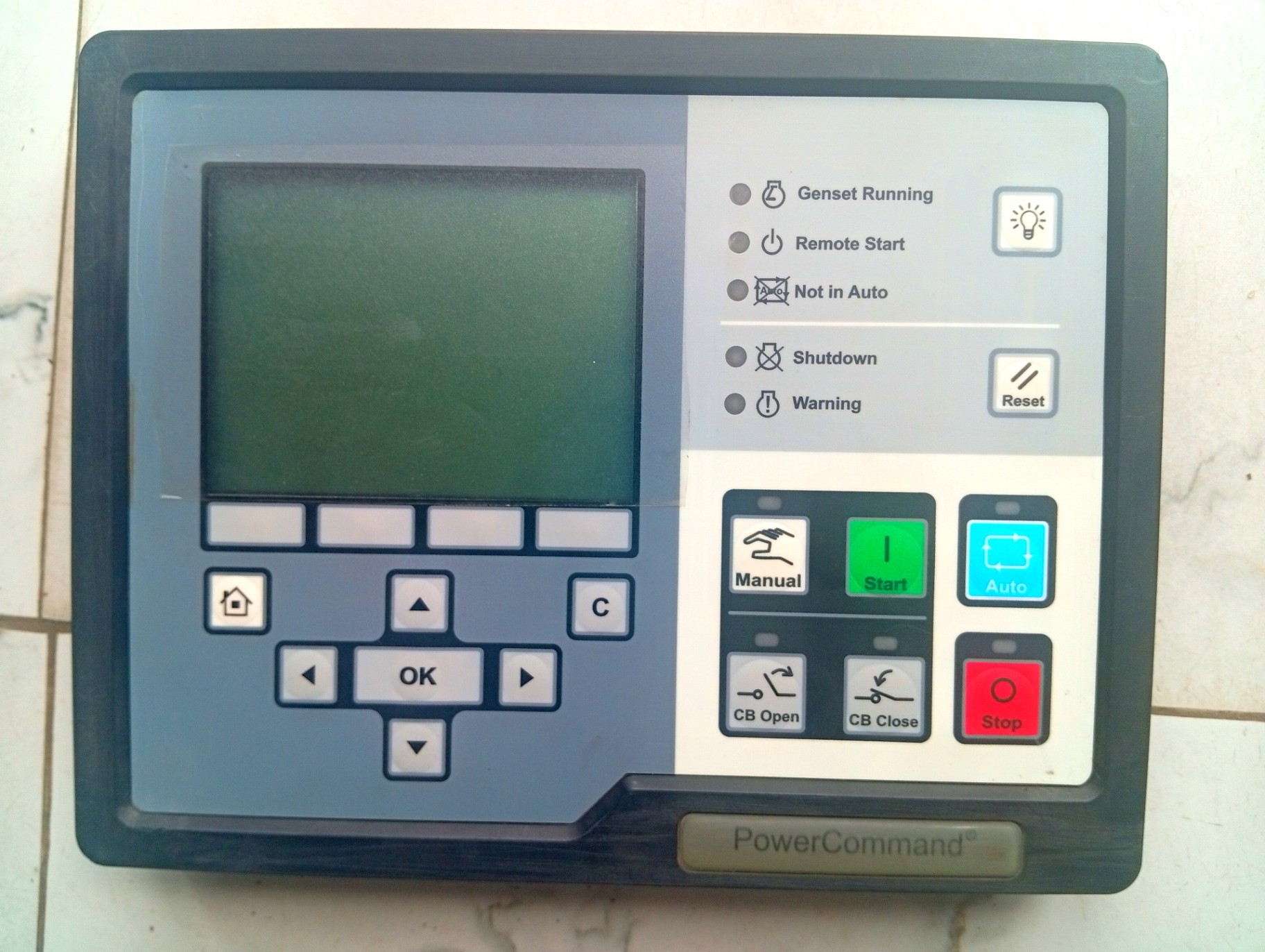 PowerCommand generator control panel with auto start and genset status indicators